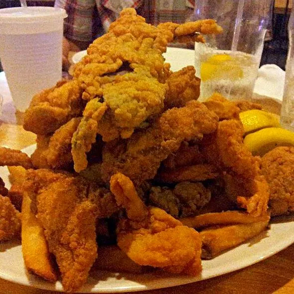 💛❤💛 Deanie's Seafood  👍🐟👍 in New Orleans, Louisiana 💛❤💛 Seafood Platter Fish 🐠 Shrimp 🍤 Fried Crab 🌞 Stuffed Shrimp 🍤 Seafood Balls ^o^The Best My Palatte Gives|Alisha GodsglamGirl Matthewsさん