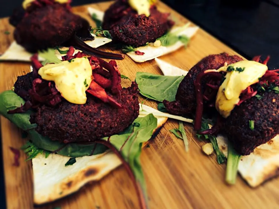 Snapdishの料理写真:Beetroot Falafel|Sergio Lacuevaさん