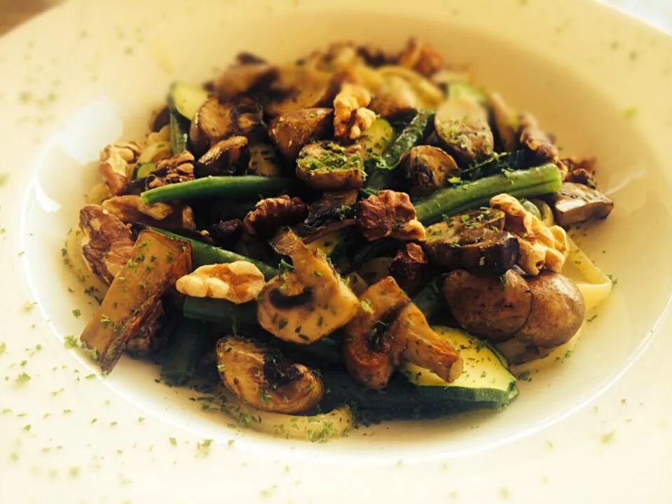 Gorgonzola Tagliatelle with green beans, baby marrows, mushrooms & walnuts|Sergio Lacuevaさん