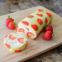 Snapdishの料理写真:Strawberry cake roll #Japanese cuisine  #strawberry #cakeroll #homemade|Sarah Phannetさん