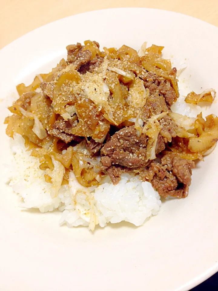 ズボラ？簡単晩めし 牛肉と蓮根の甘辛炒め煮 丼|あぼちさん