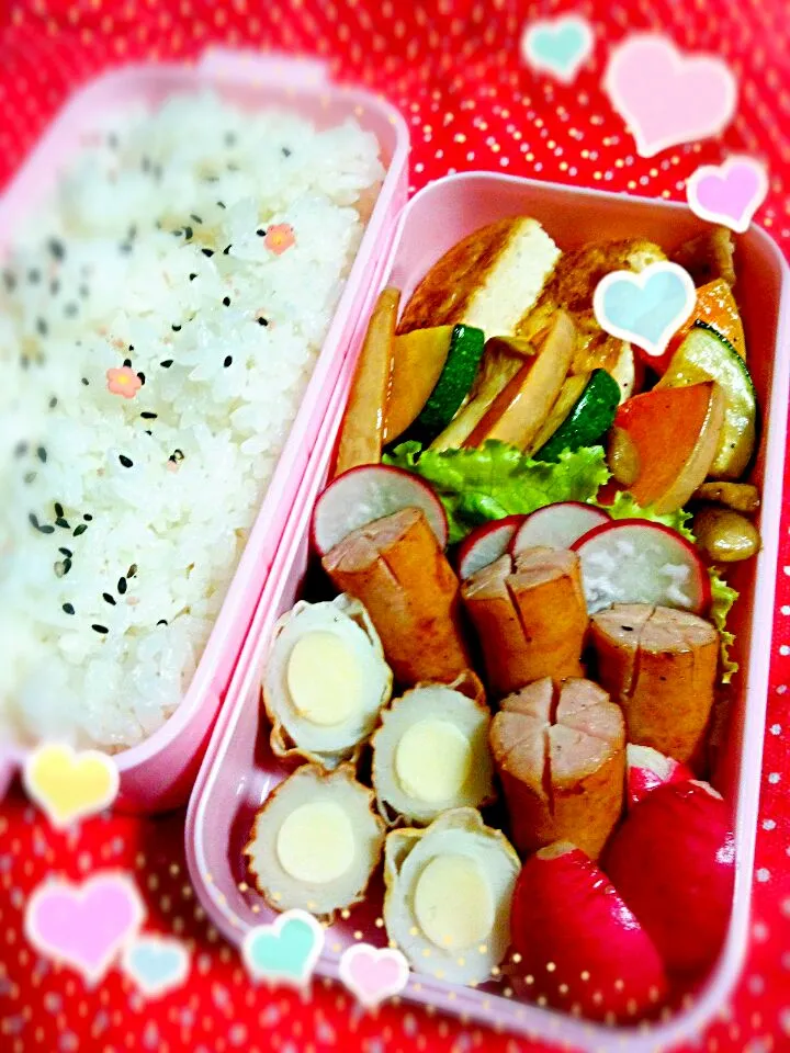 Snapdishの料理写真:女子高生弁当　焼き油揚げ、バターナッツかぼちゃの能登塩炒め、ウインナーチーちく、二十日大根の甘酢漬け|らいらさん