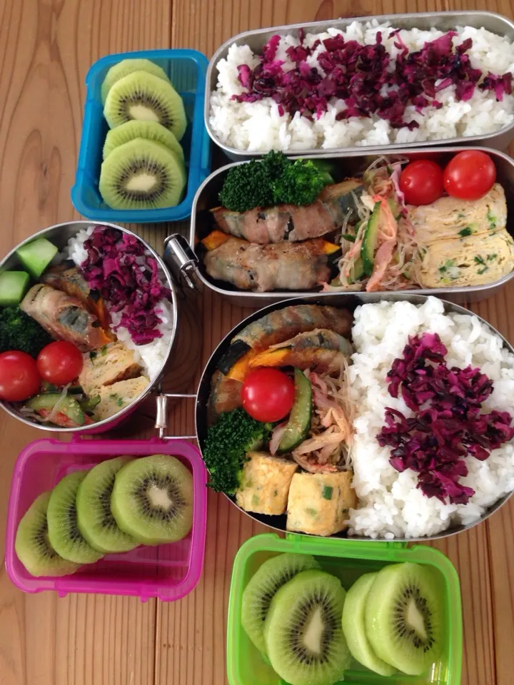 南瓜豚バラ巻き  春雨サラダ  ネギとシラス入り玉子焼き  ブロッコリー  ミニトマト  キウイ|かわまきまきさん
