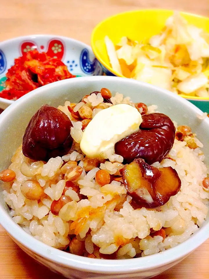 Snapdishの料理写真:かずの料理 🌰炒り大豆と甘栗とバターの炊き込みご飯|かずきっちんさん