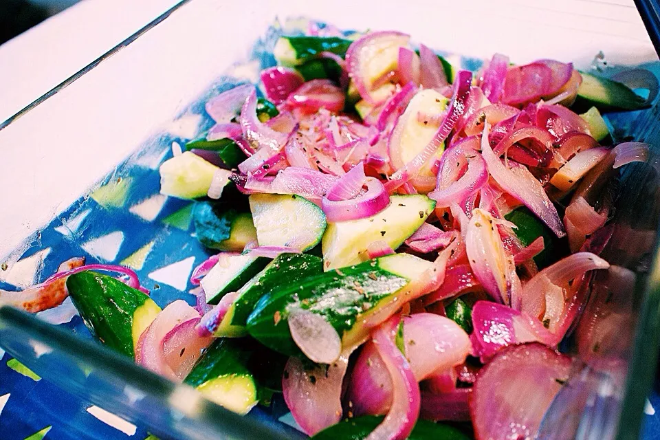 Snapdishの料理写真:Marinated red onions mixed w cucumber #vegan|Leahさん