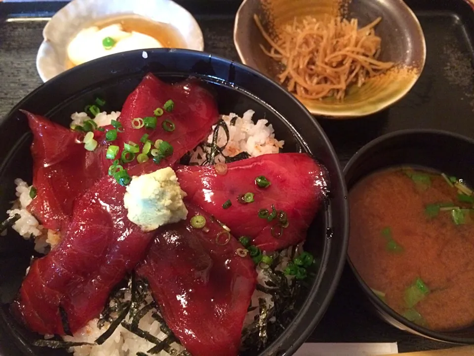 Snapdishの料理写真:日替りランチ、インド鮪漬け丼。|liccaさん