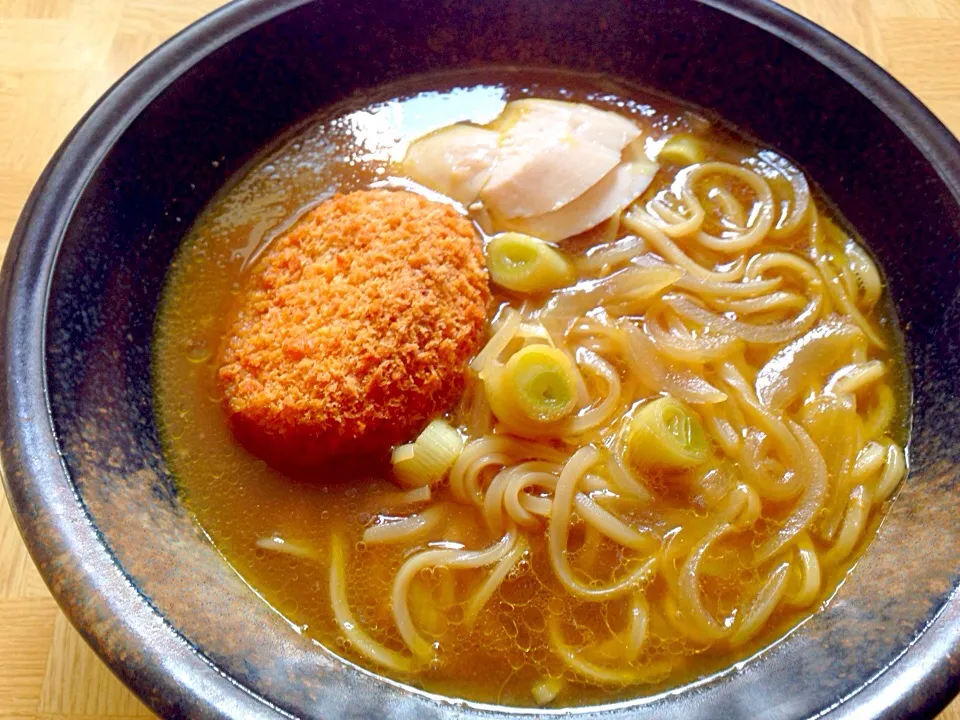 Snapdishの料理写真:カレーうどん(稲庭)コロッケ・蒸し鶏をトッピング|Tarou  Masayukiさん