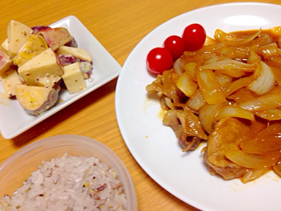 10/7晩ご飯(豚しょうが焼き、サツマイモとリンゴのサラダ)|みほさん