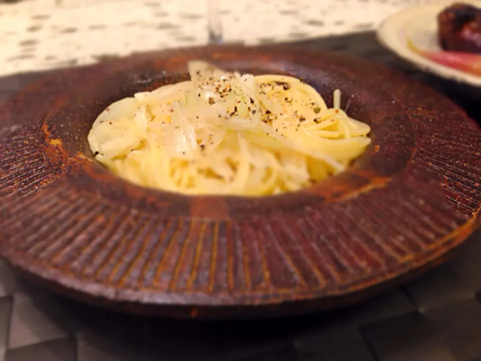 麻紀子さんの料理 玉ねぎとパルミジャーノのパスタ|Yochipyさん