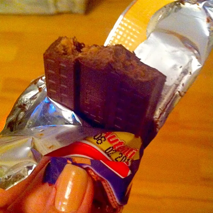 Rum chocolate with biscuit chunks|Mirunaaaさん