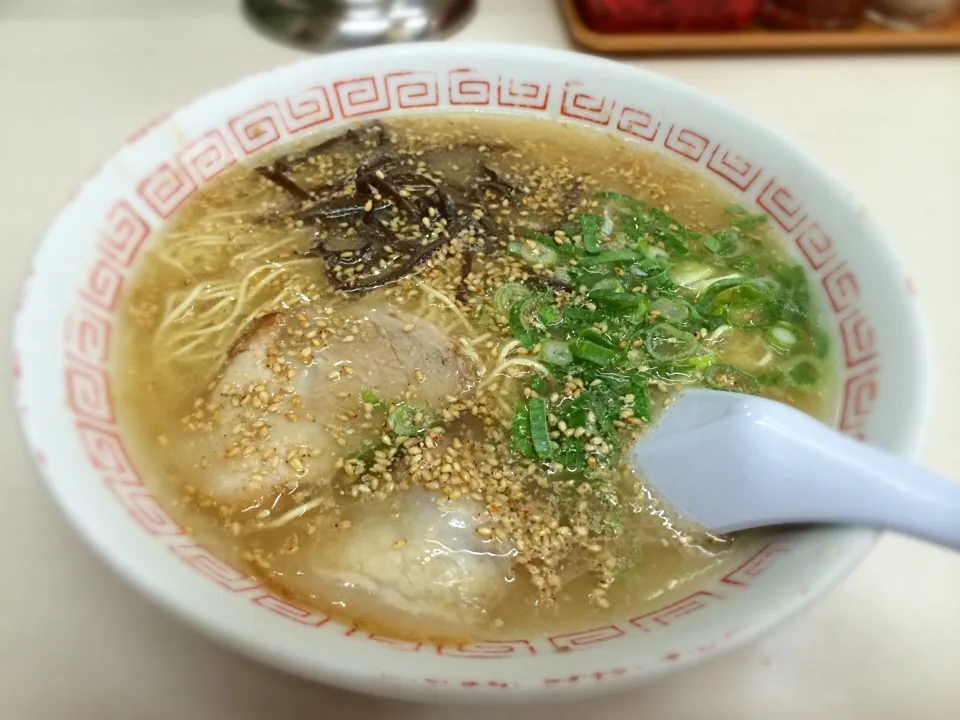 Snapdishの料理写真:とんこつラーメン|Yas Nakさん