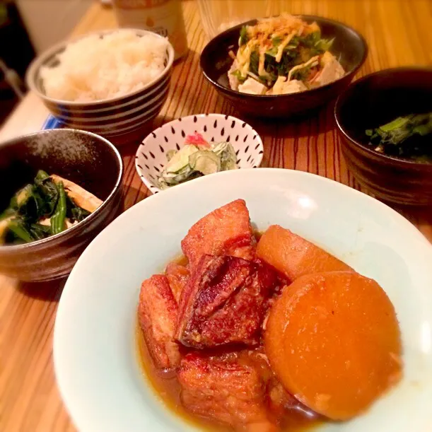 豚の角煮  ほうれん草の煮浸し   豆腐と水菜と薬味の和風サラダ ゆうべの残り物|pinoyamaさん