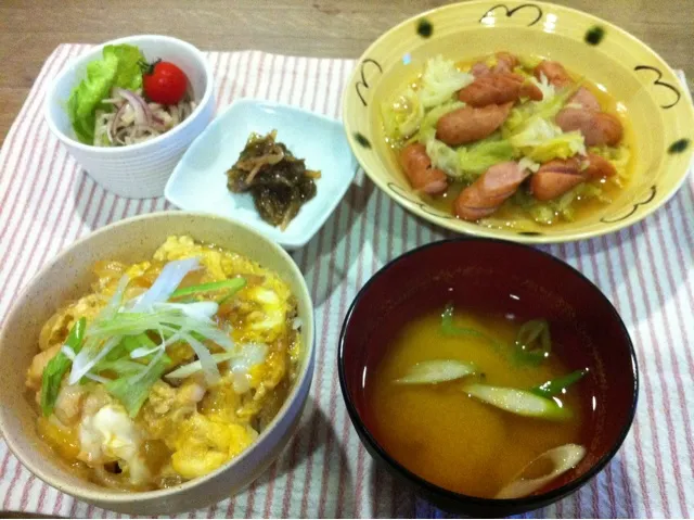 親子丼・ソーセージとキャベツのコンソメ煮・松前漬け・キノコのマリネ・カボチャの味噌汁|まーままさん