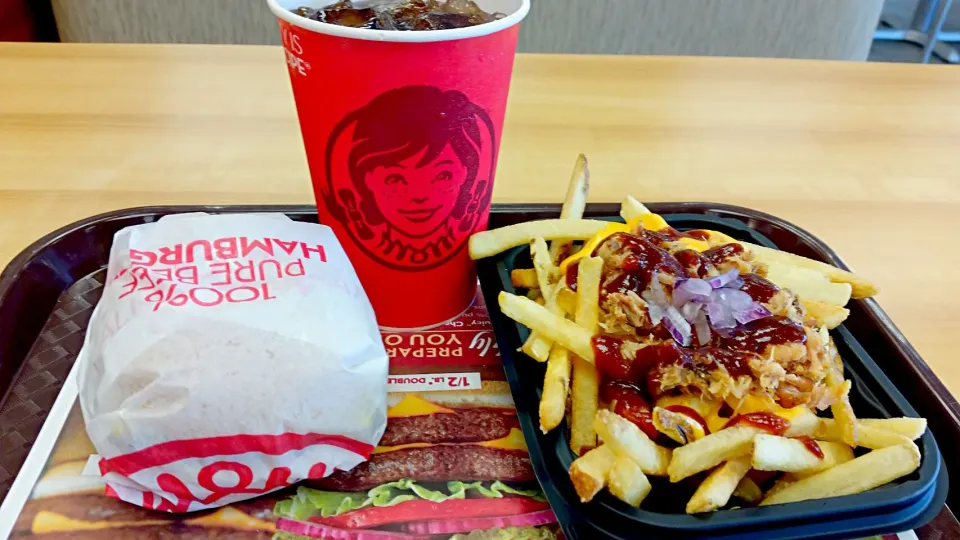 Wendy's Pulled Pork Cheese Fries|Amber Proulxさん