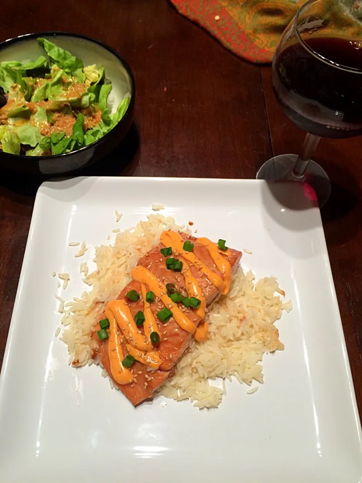 Teriyaki salmon with sriracha cream sauce on a bed of rice|Georgia Harrisさん