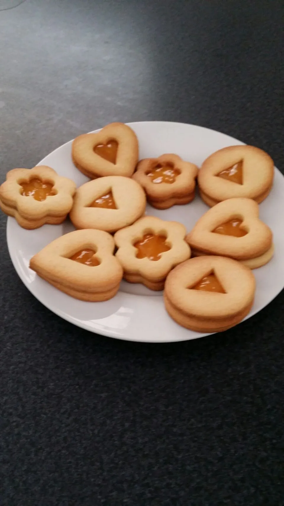 Snapdishの料理写真:almond shortbread with apricot jam|Donna Crawfordさん