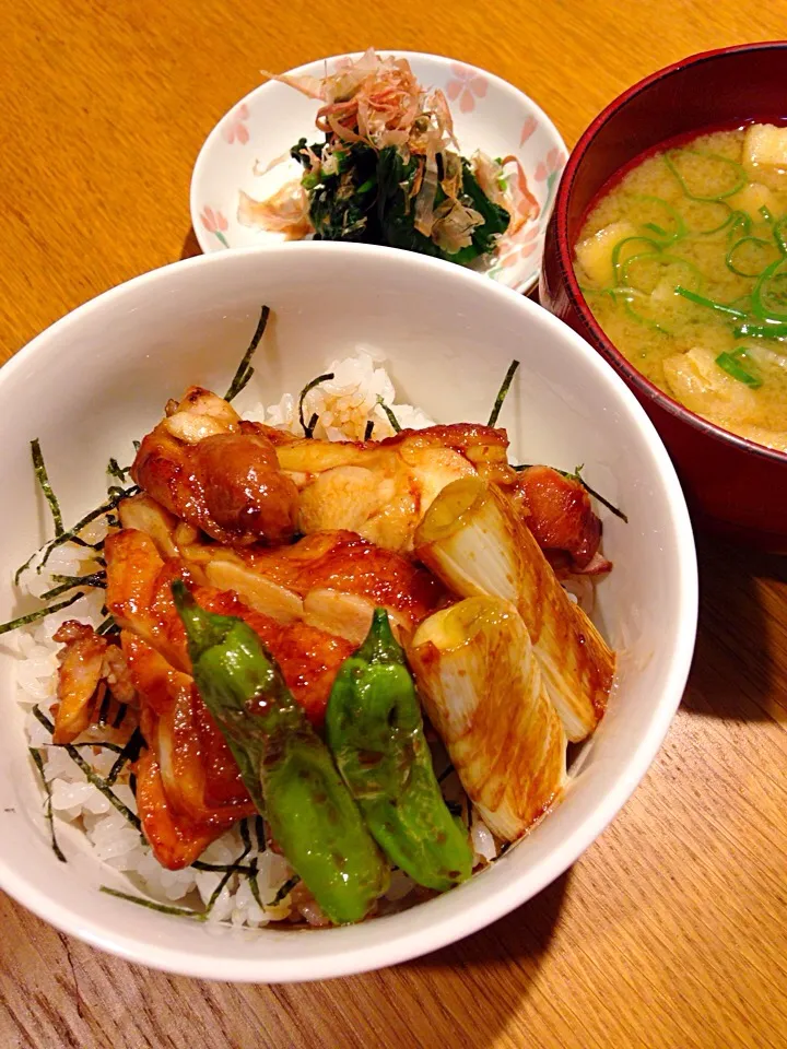 Snapdishの料理写真:きじ焼き丼  すなわち鶏肉の照り焼き丼|まつださんさん