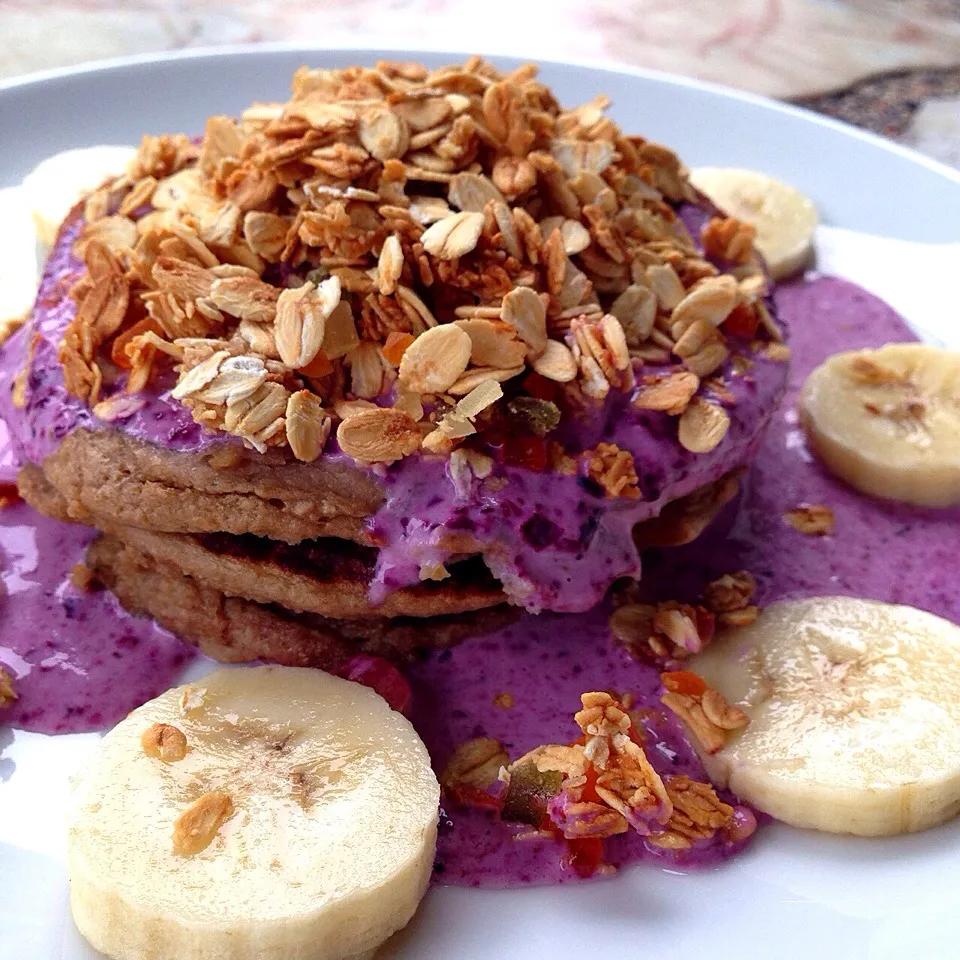 acai-banana pancake w/ blueberry yoghurt|Gift Laohakanchanasiriさん