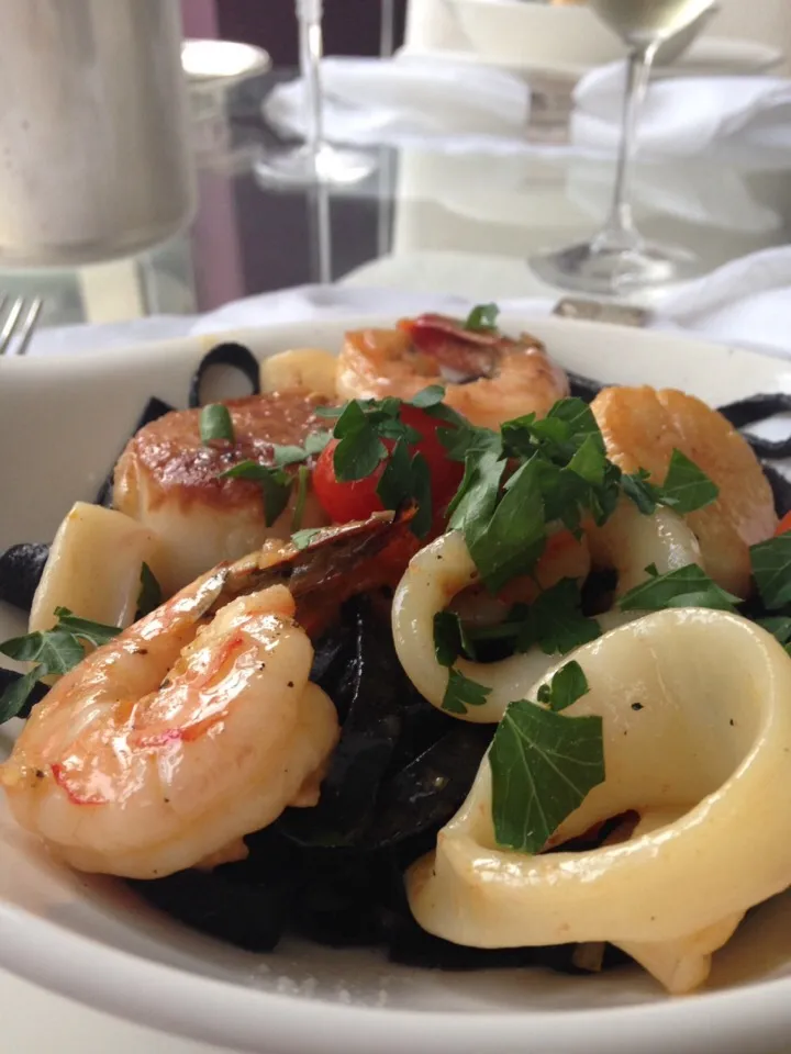 Squid Ink Pasta with grilled Seafood|Christine pavelkaさん