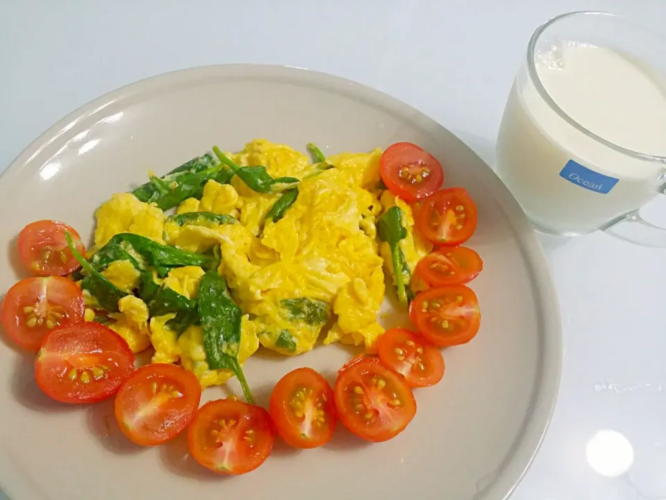 Scrambled Eggs Spinach with Cherry Tomatoes🍅🍳🌿😄🌻🌞|🌷lynnlicious🌷さん