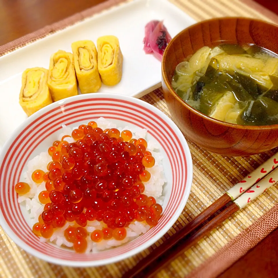 いくら丼で朝ごはん♪|ヒロリンさん