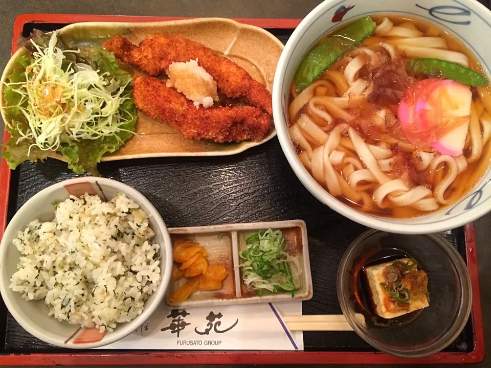 きしめん屋さんの日替りランチ。今日のおかずはささみフライ。|liccaさん