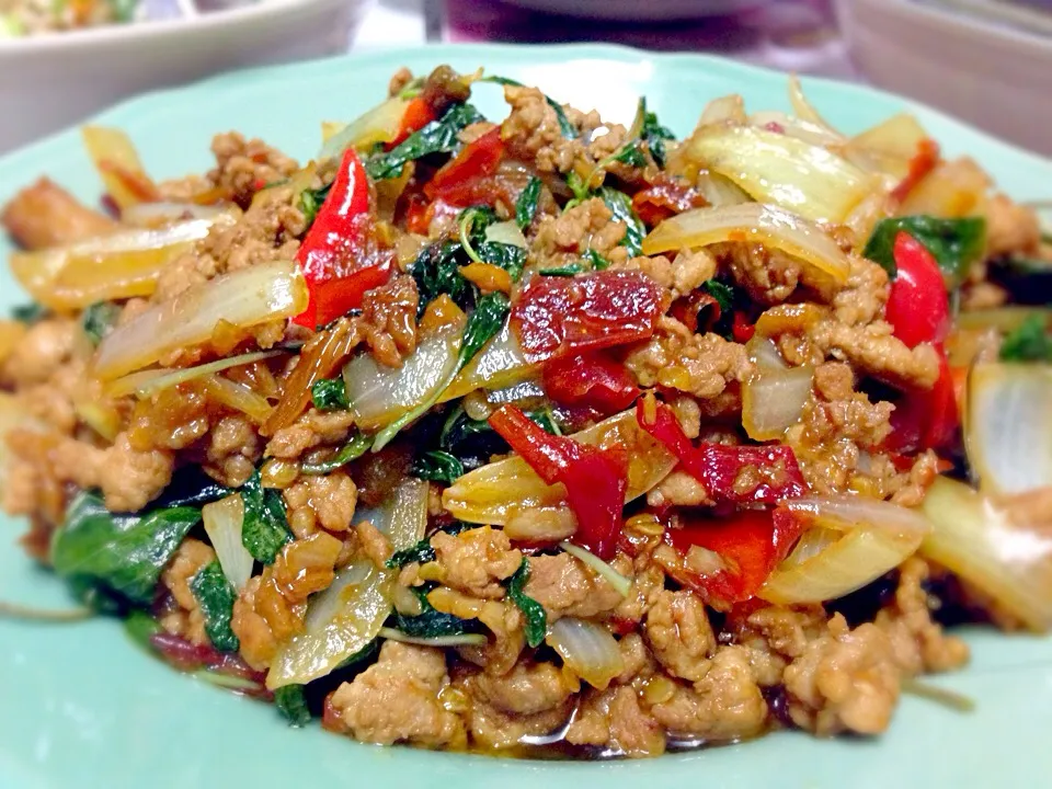 Stir-fried minced pork with basil    ผัดกะเพราหมูสับ|Yui Phiphitphakdiさん