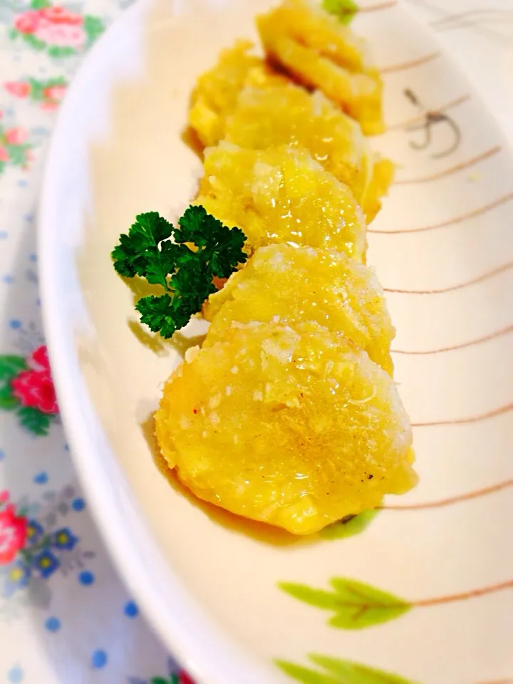 はりねずみさんの料理 🌸さつまいもと林檎のバター焼き、蜂蜜がけ🌸|こはるびよりさん