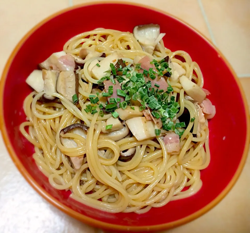 きのことベーコンのオイバタ醤油パスタ|こじ∀こじさん