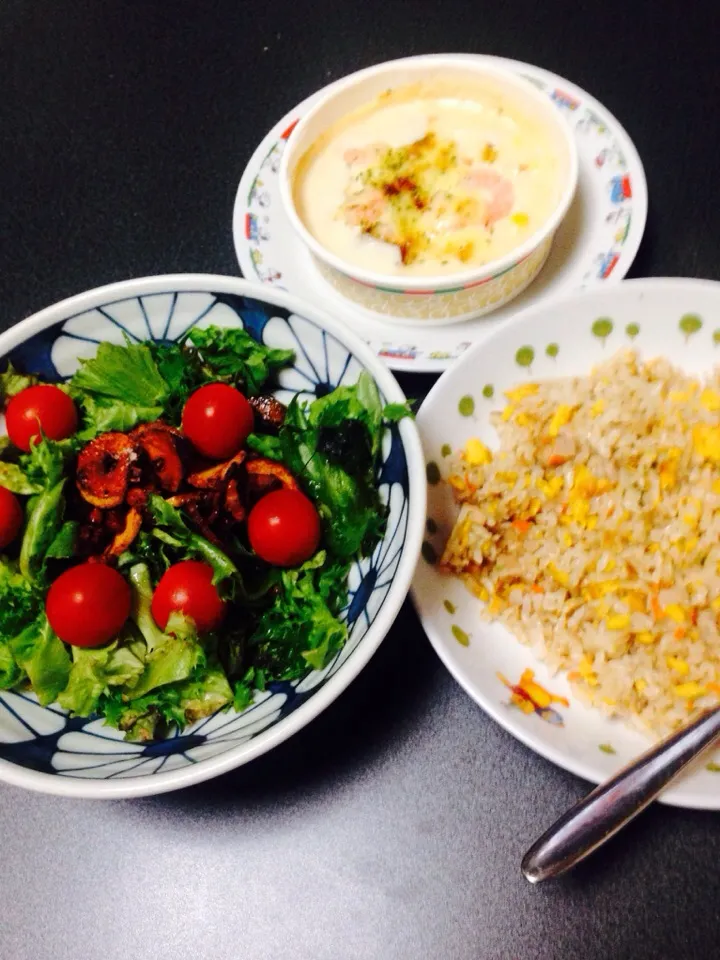 今夜は冷凍の海老グラタンと直火炒飯……サラダだけ手作り。ちょっと手抜きご飯ねwww|Norifumi Hosogayaさん