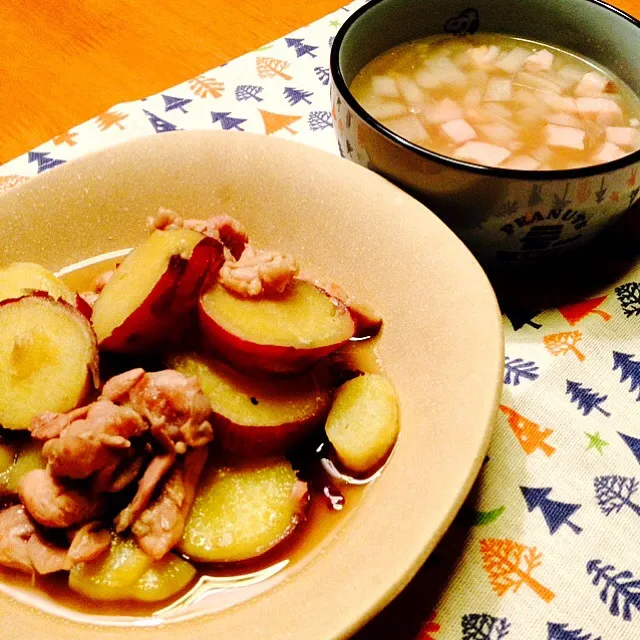 Snapdishの料理写真:さつまいもと鶏肉のしょうゆ煮、大豆と根菜スープ|あすかさん