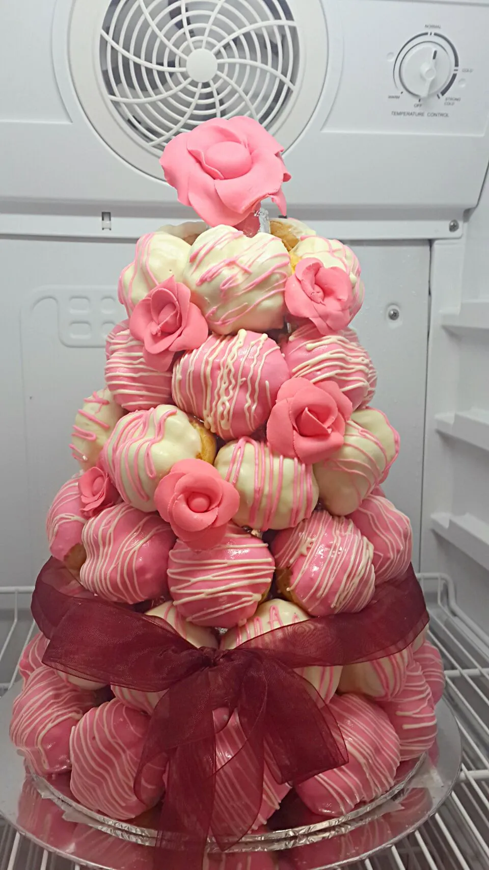 Croquembouche vanilla custard filling w/ strawberry chocolate topping|MommiEclair's Homemadeさん