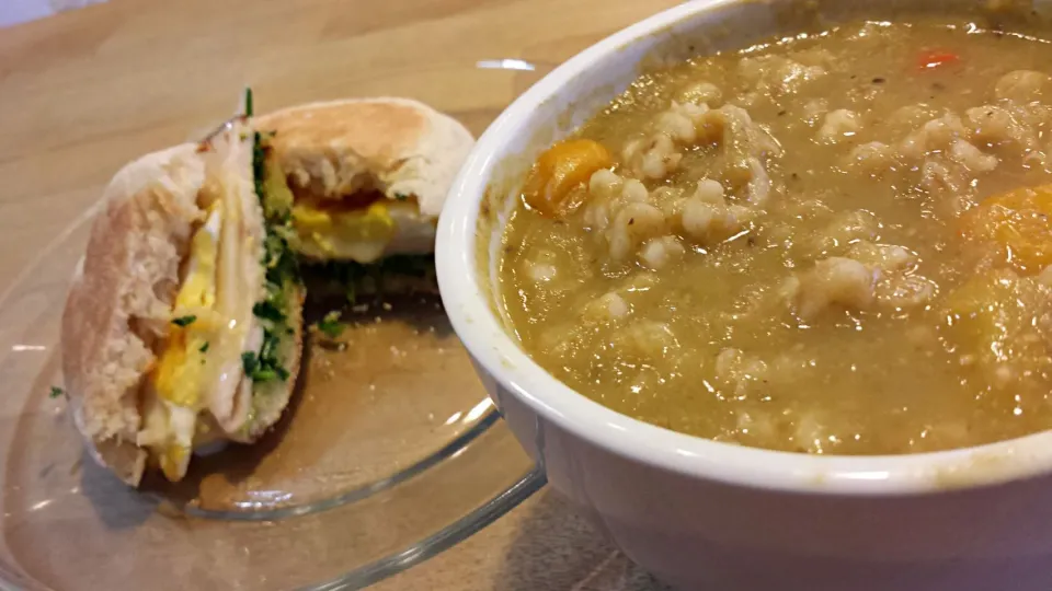 Breakfast Sandwich (Turkey, egg, provolone, parsley pesto, English muffin) & Roasted Jalepeno and Barley Soup|Y-vo Martinezさん