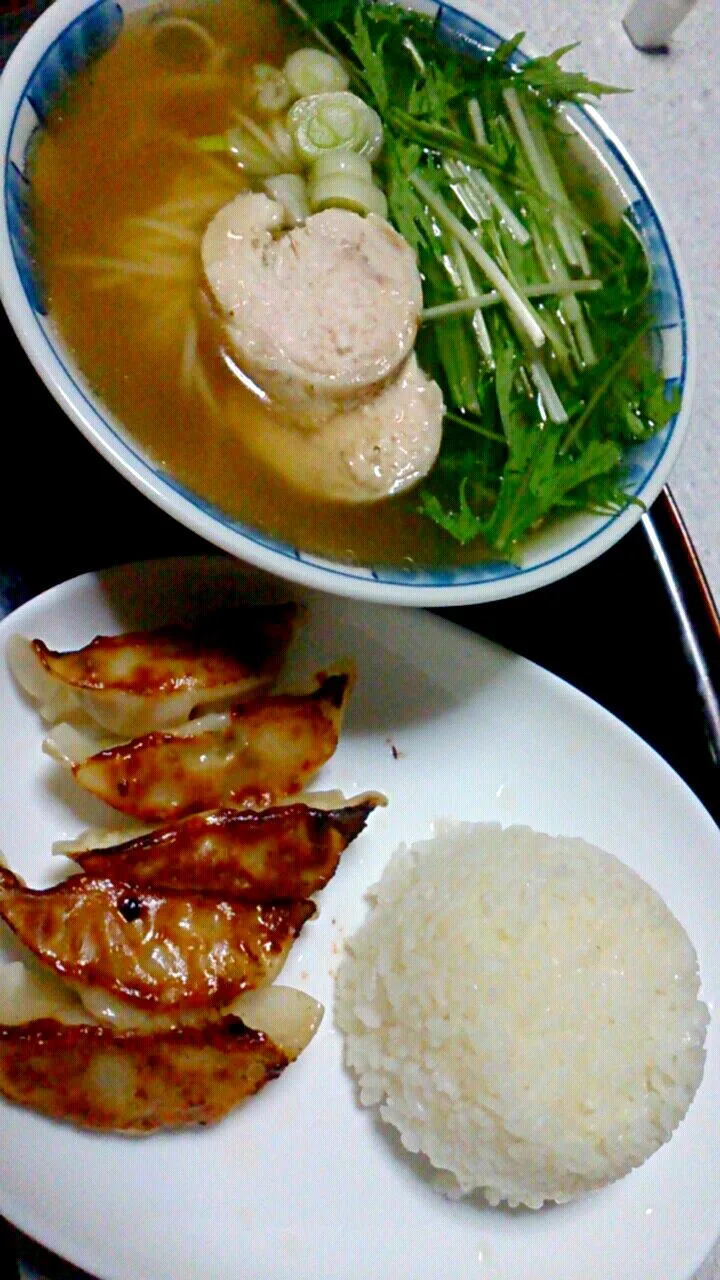 鶏ハムラーメンと餃子ライス|あまねさん