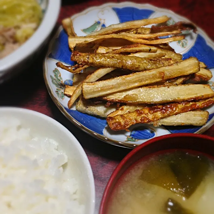 ごぼうチップス＆お麩とワカメの味噌汁|ともえさん