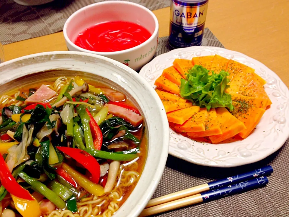 ニラ炒めラーメン、サラダカボチャ|ねむねこさん