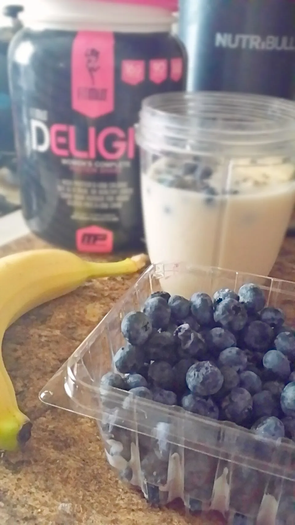 Banana-blueberry protein shake!!|Rosaさん