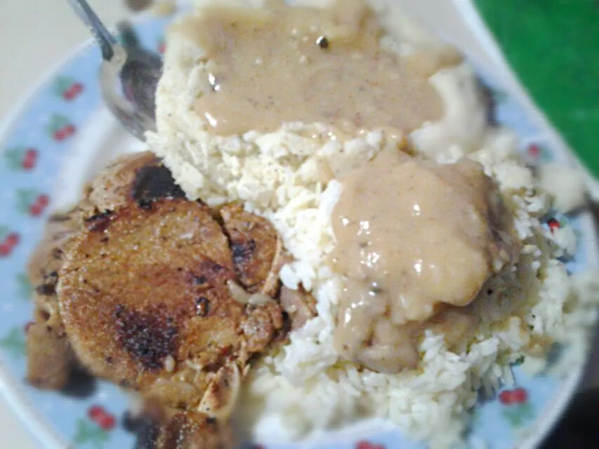 chuleta de puerco c/arroz acompañado de pure de papa c/gravy casero|Andy Jacoboさん