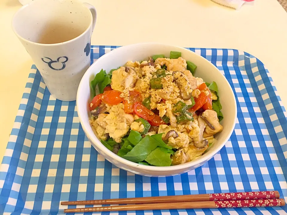 Snapdishの料理写真:豆腐の野菜たっぷり親子丼|cocoaさん