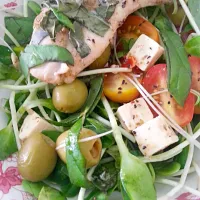 sunflower n wasabi sprout salad w greek feta n olives in olive oil and grilled chicken w oregano, basil n black pepper|susan laiさん