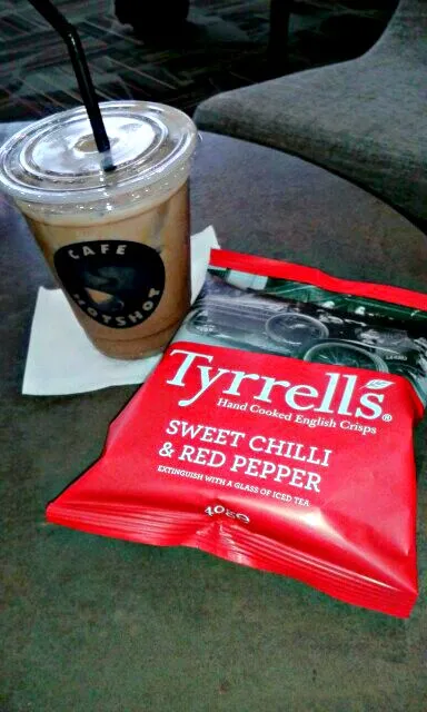 10 Oct. Tea @ 3:45pm  #tyrrells #chips #icedchocolate|Ren Bhaiさん