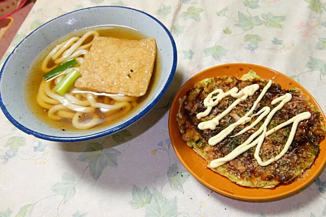 晩ごはんはきつねうどんとお好み焼き♪|深夜特急fさん