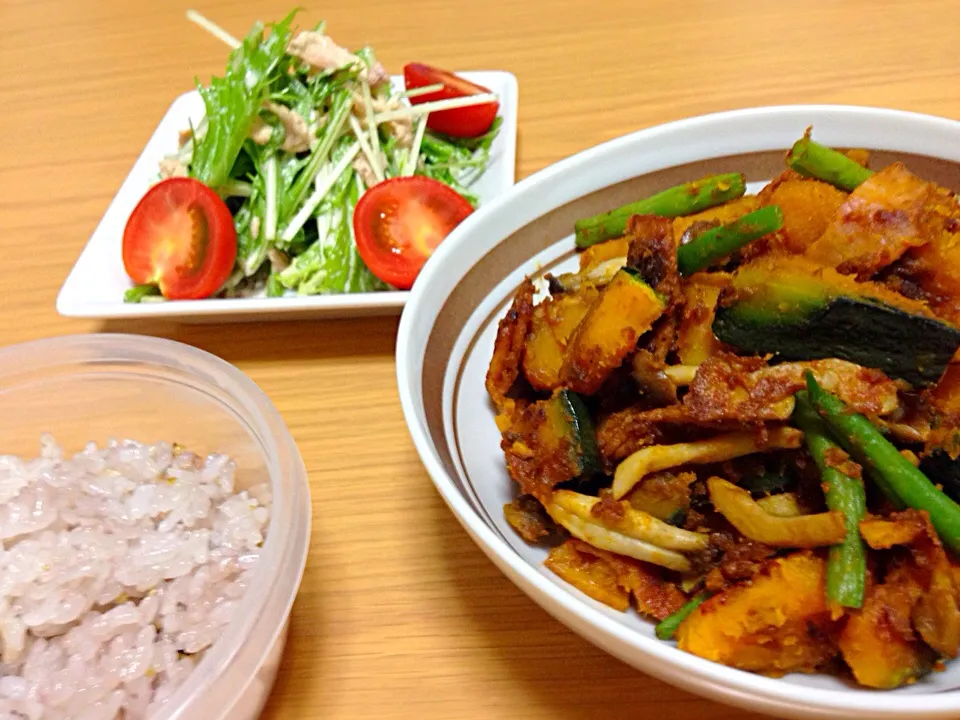 10/10晩ご飯(かぼちゃとベーコンのカレー炒め、水菜のツナマヨサラダ)|みほさん