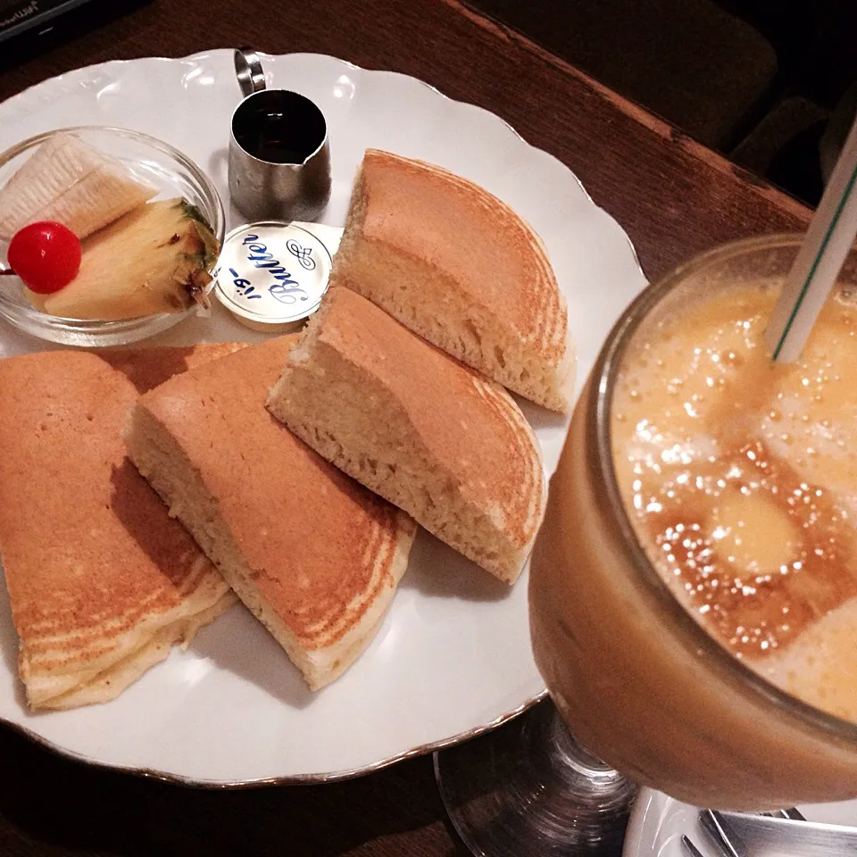 ホットケーキとミックスジュース🍹|tomominさん