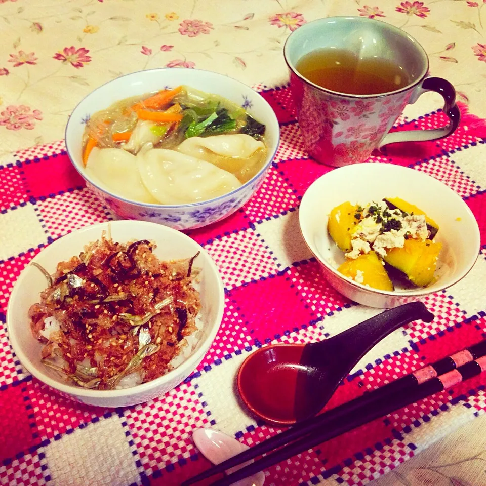 ヘルシー夕食✨水餃子春雨スープ、おかかと小魚の佃煮ご飯、かぼちゃクリームチーズ乗せ|♥️さん