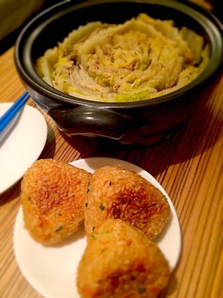 ＊晩ご飯＊ 白菜と豚バラのミルフィーユ鍋 鮭ゴマ入り焼きおにぎり|pinoyamaさん