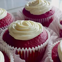 Snapdishの料理写真:Classic Red Velvet cupcakes for the little ones.|Jessica Tranさん