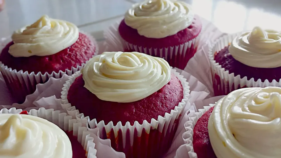 Classic Red Velvet cupcakes for the little ones.|Jessica Tranさん