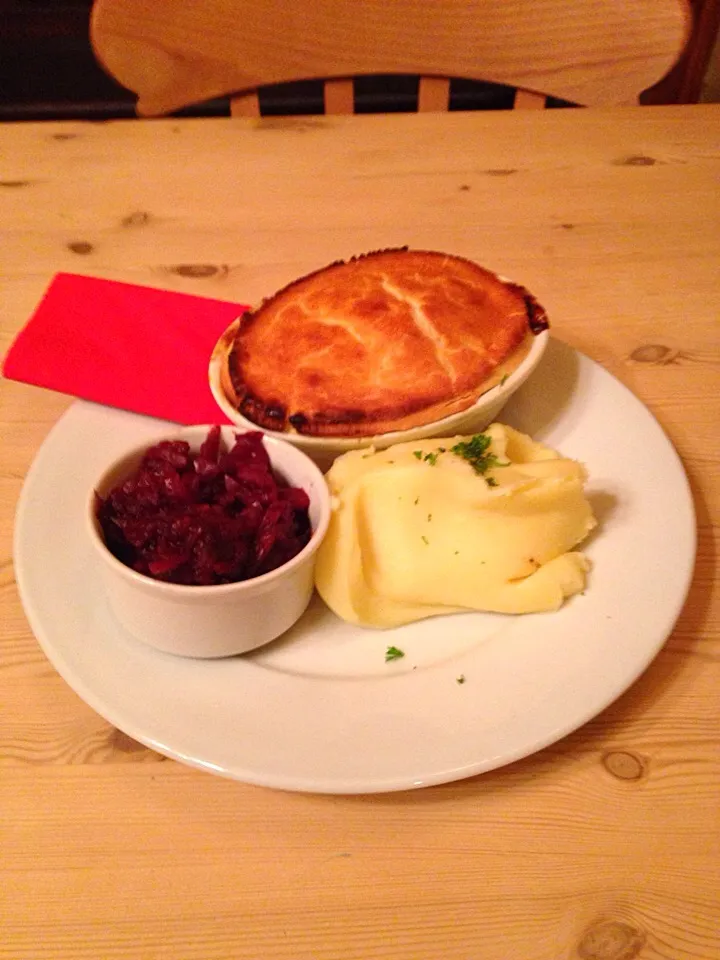 Game pie with mash and braised red cabbage.|emmaさん