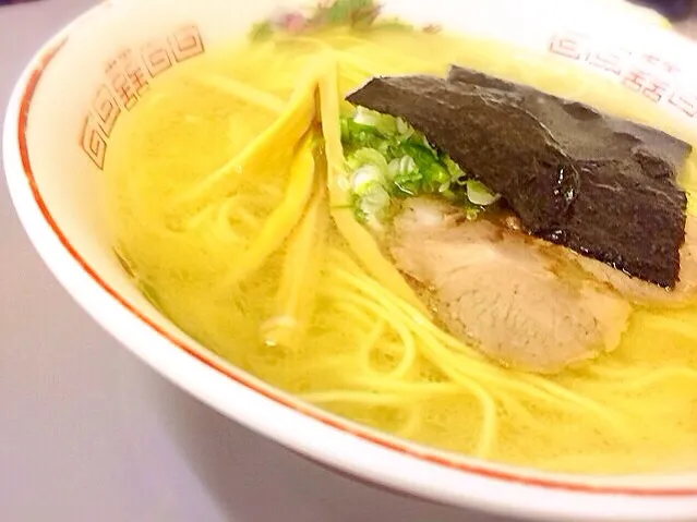 Snapdishの料理写真:まるたかラーメン 塩 大盛 @札幌 あっさりとんこつベース 旨❗️|はいさん